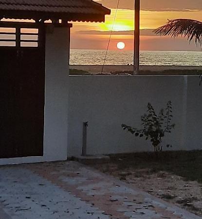 Poovar Sea View Rooms And Boating Family & Couple Only Buitenkant foto