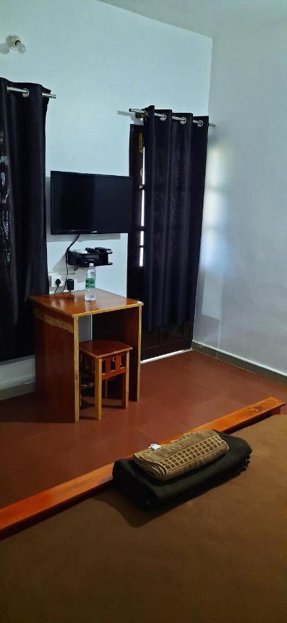 Poovar Sea View Rooms And Boating Family & Couple Only Buitenkant foto