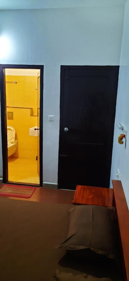 Poovar Sea View Rooms And Boating Family & Couple Only Buitenkant foto