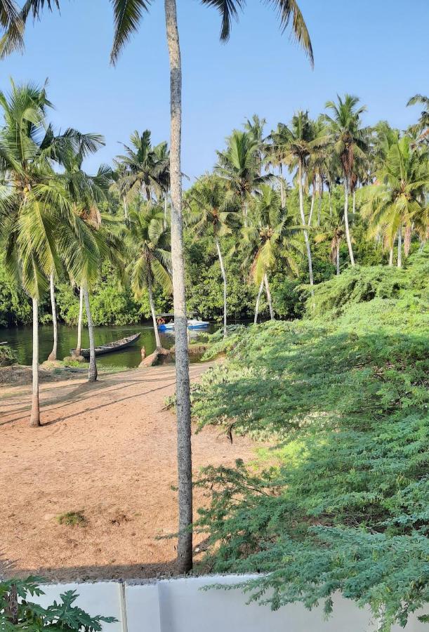Poovar Sea View Rooms And Boating Family & Couple Only Buitenkant foto
