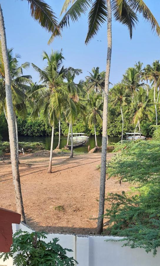 Poovar Sea View Rooms And Boating Family & Couple Only Buitenkant foto